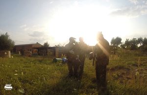 Kadr z rozgrywki na poligonie paintballowym Przystani Eskapada